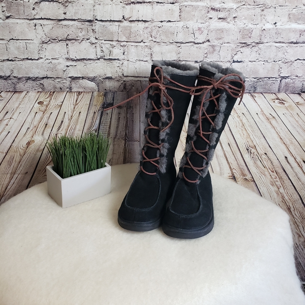 NWOB Ugg Whitley Lace Up Boots